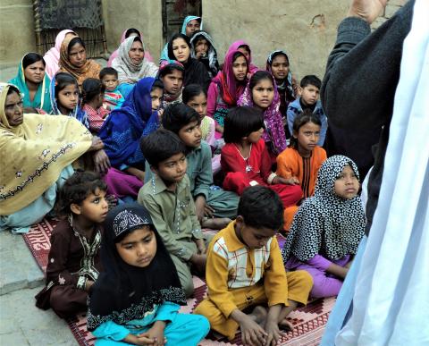 MMS' classes for the children and women of the brick kilns in Faisalabad 