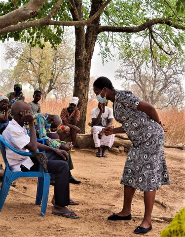 Sister Rita addresses local women and engages the support of men for the new project