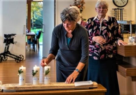 Placing candles on the wood
