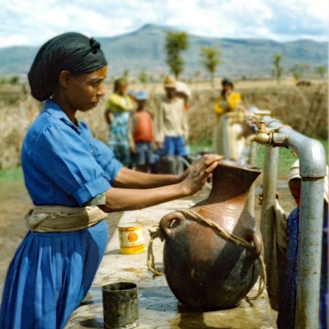Woman at a well near Attat