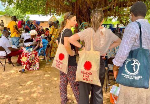 Jugend Eine Welt's team meet the local community 