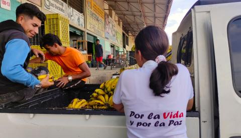 Loading bananas at the market
