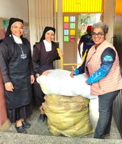 Bringing our homemade humanitarian aid to distribute