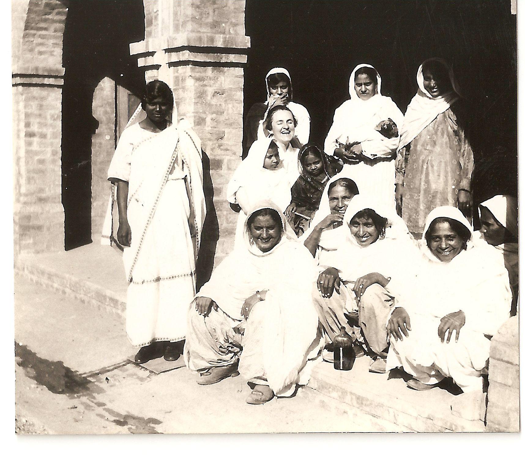 Sister Dr Lyons with local nurses and patients (Rawalpindi 1926 -1933)