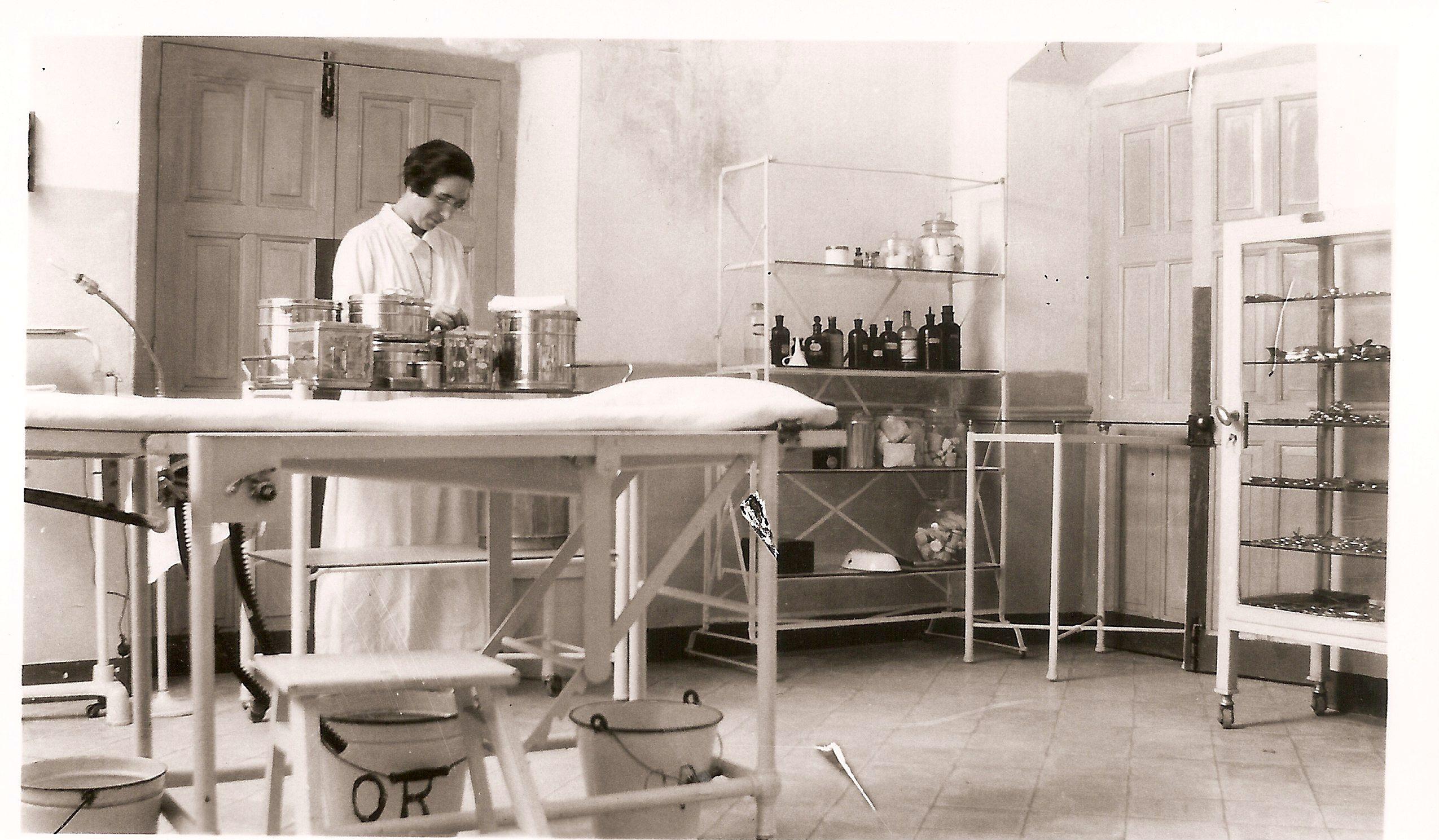 Sister Dr Finnegan in the operating room (Rawalpindi 1931)